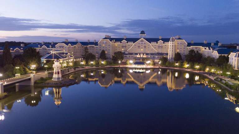 EVENTO ESCLUSIVO! Disneyland Paris tutta per voi + 2 notti in hotel a tema Disney + 3 giorni di ingresso ai parchi (per 2 persone) [249€/pp]