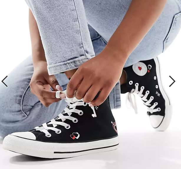 Converse - Chuck Taylor All Star - Sneakers nere con cuori